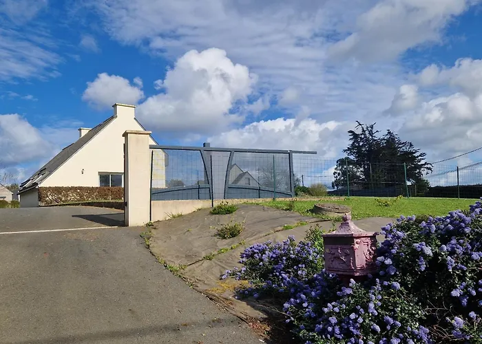 Nice Holiday Home With Beautiful Garden, Paimpol